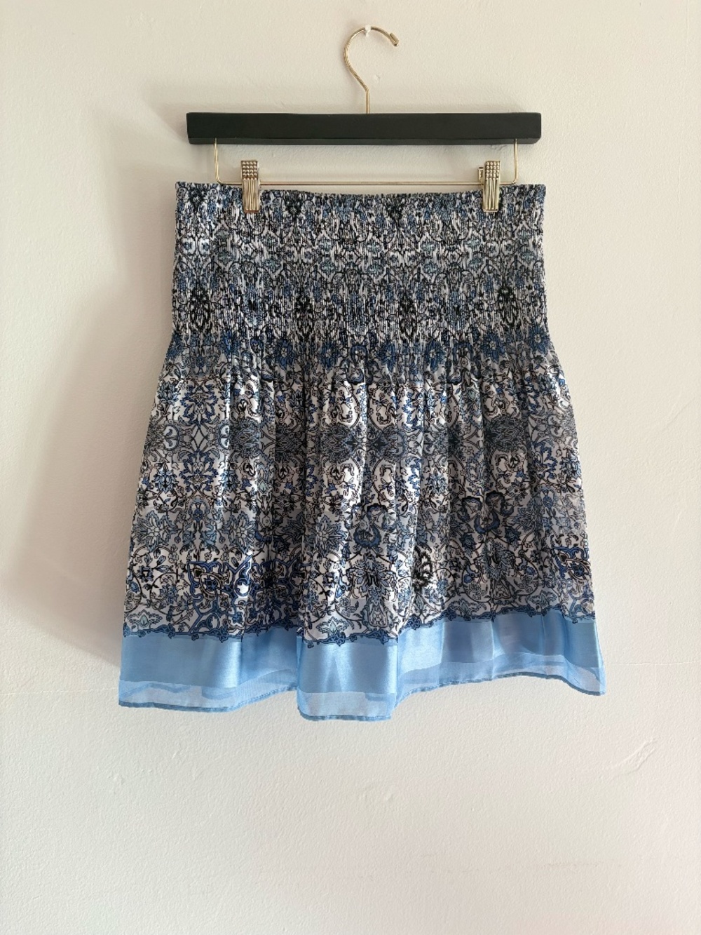 Max Studio/ fitted skirt with black and blue design/Small
